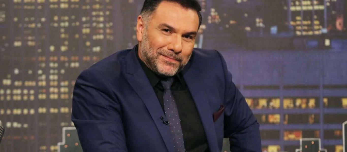 Γρηγόρης Αρναούτογλου: Το λάθος που έκανε στο «The 2night Show» - Μπέρδεψε... το ρόλο της καλεσμένης του (βίντεο)